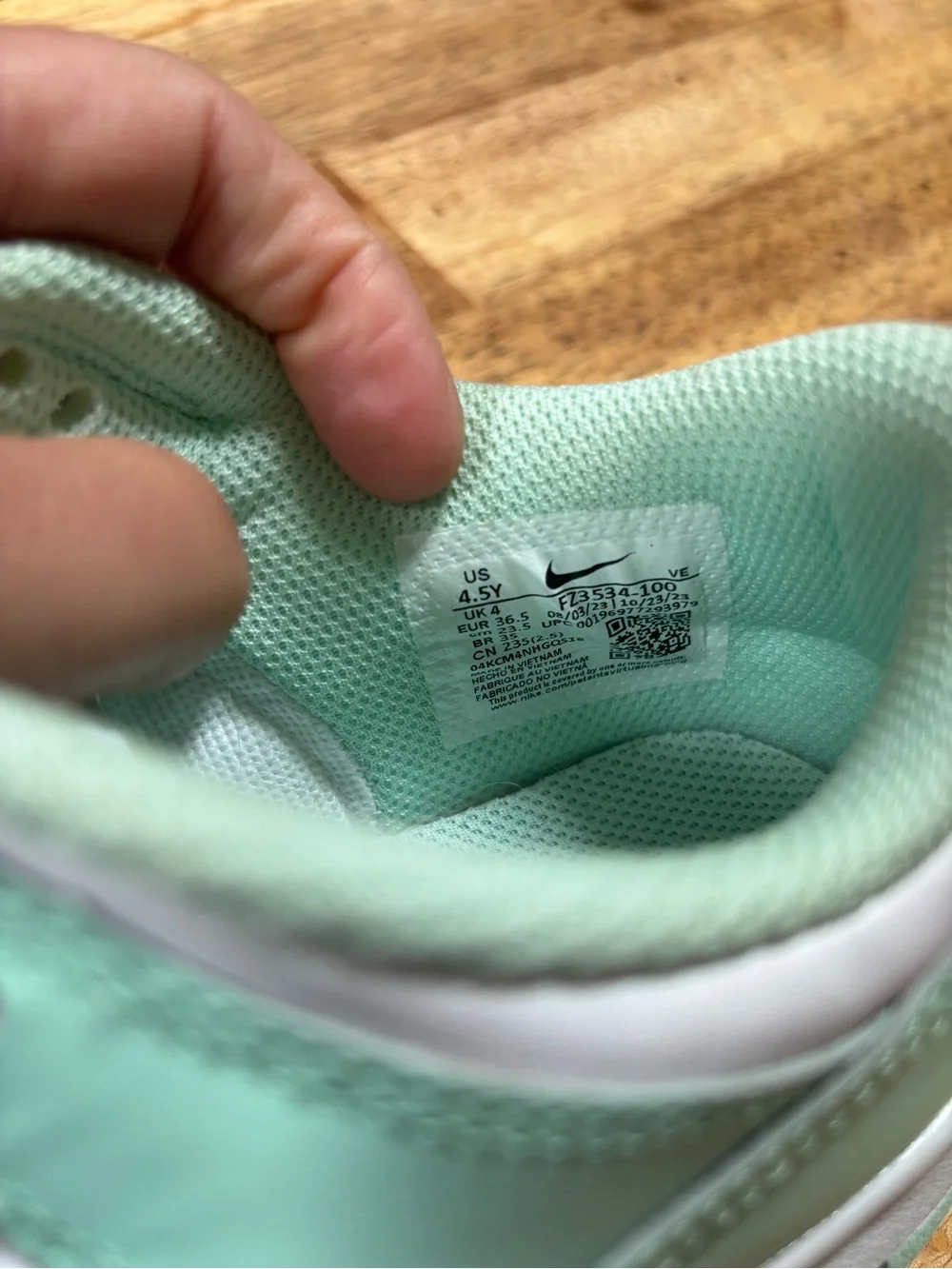 Nike Kids Mint & White Low-Top Sneakers